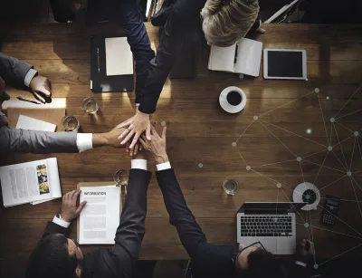 homepage-businessteam-min