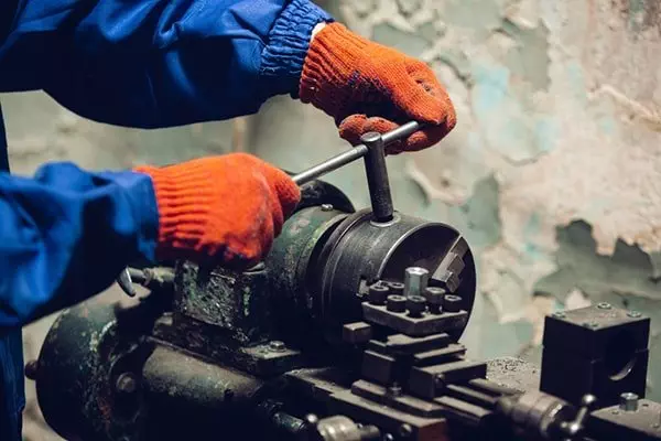 repairman-min